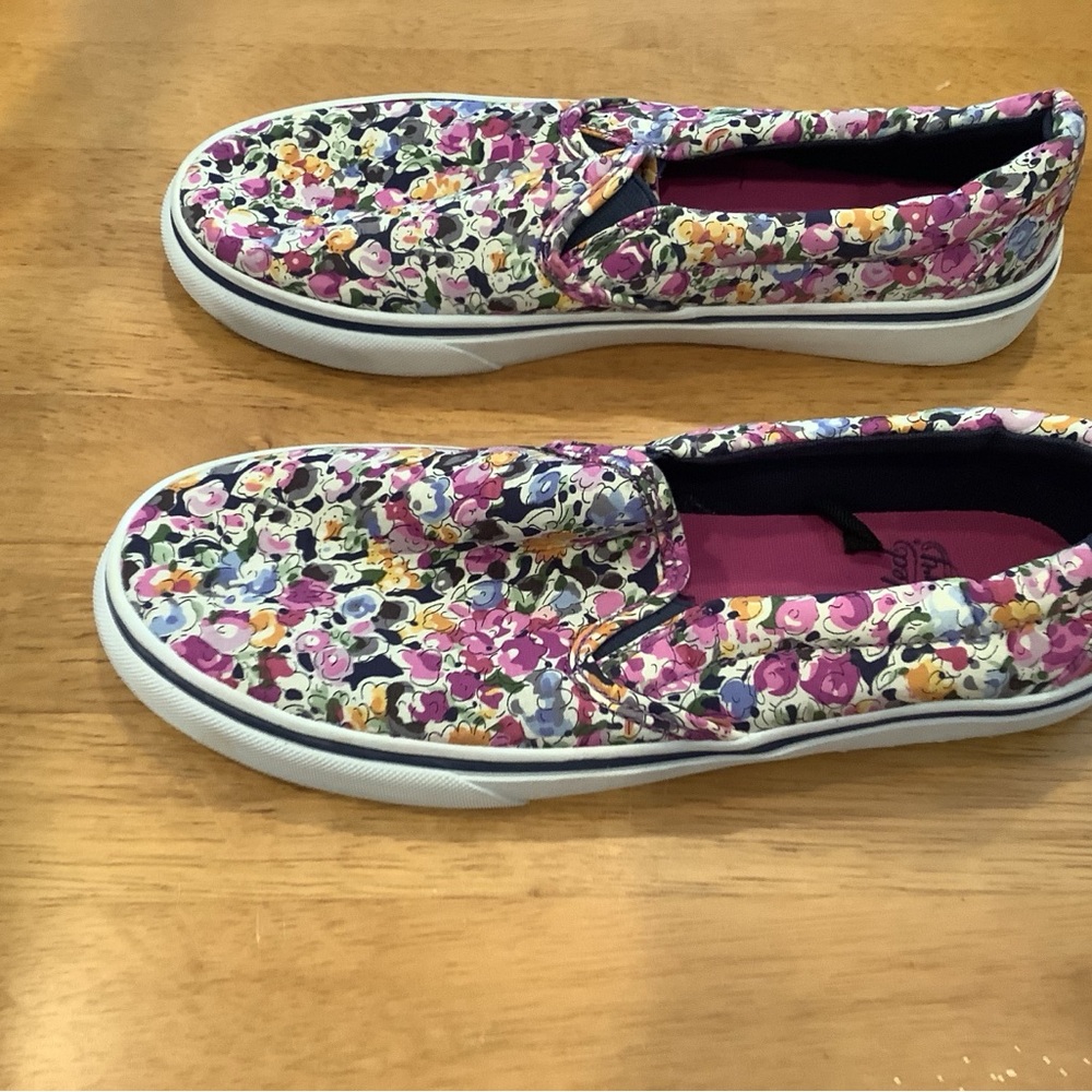 Faded Glory Slip On Canvas Shoes Size 7 Floral Print Twin Gore Round Closed Toe - Picture 4 of 10